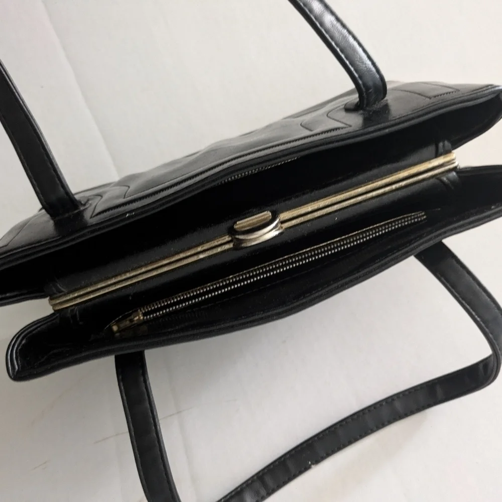 Vintage JR Florida handbag purse multiple inner pockets. Black, good condition.
